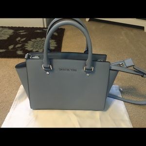 Michael kors gray crossbody